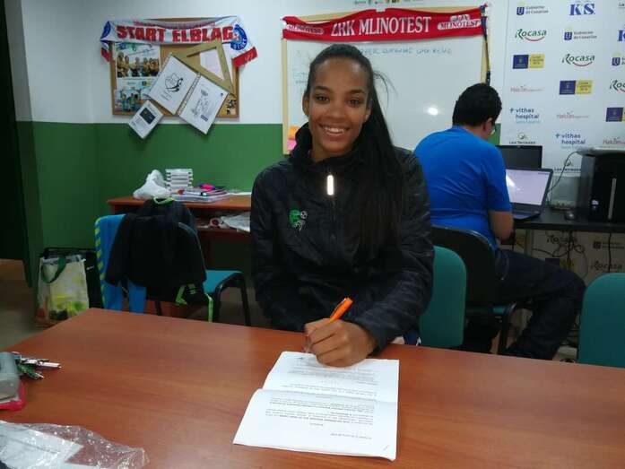 Momento de la firma del contrato (Foto TA)